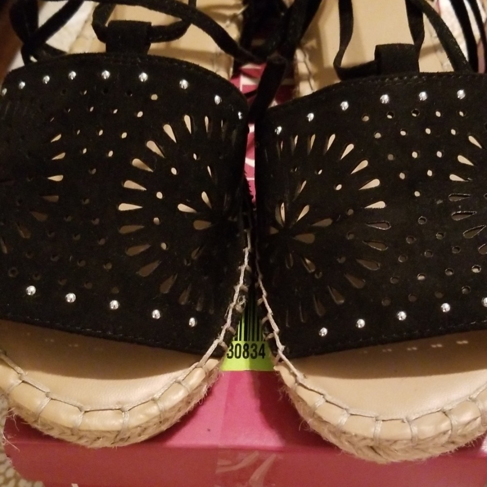 Sandals - Picture 3 of 8